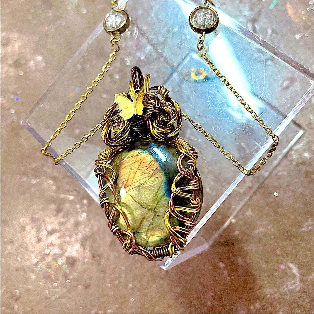 Bold & Brilliant Labradorite Necklace